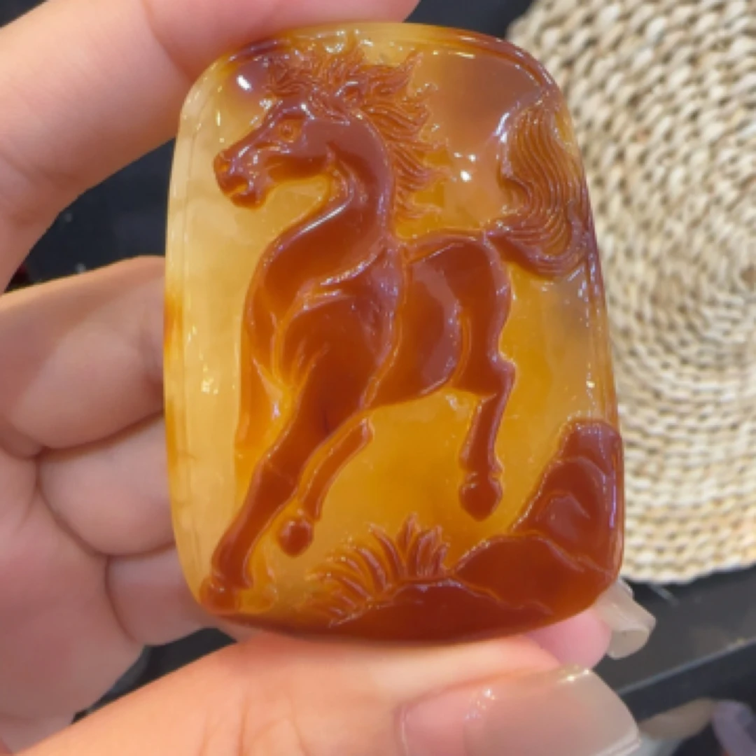 天然琥珀蜜蜡生肖马牌