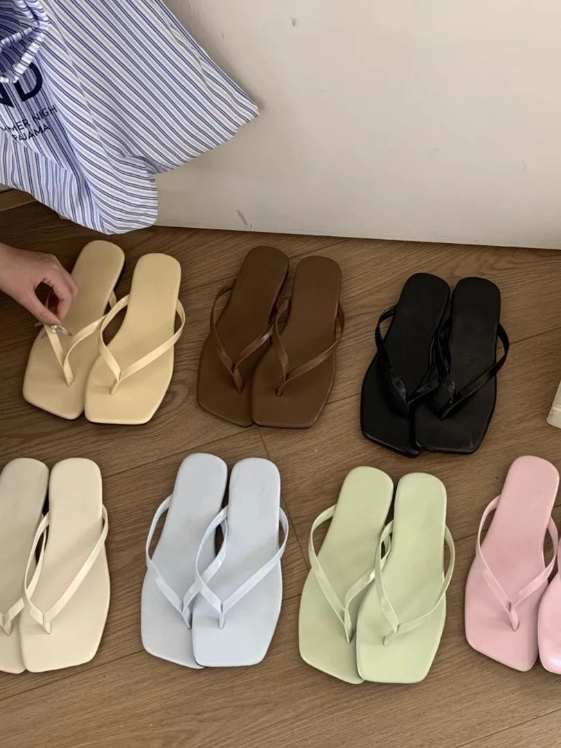 压花皮夏季人字拖鞋交叉高跟注压设计感胶粘鞋人字拖沙滩凉鞋