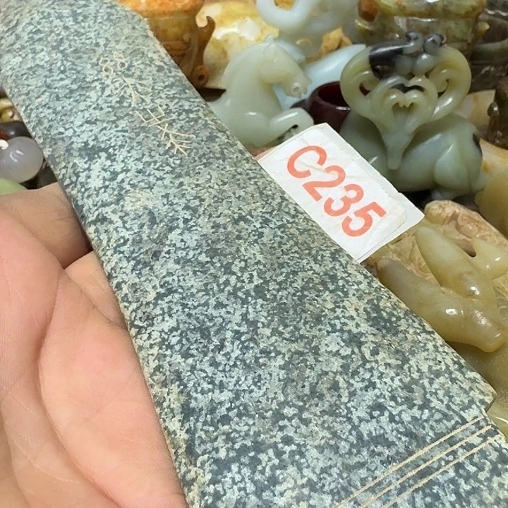 ε***为和田玉未镶嵌颈饰