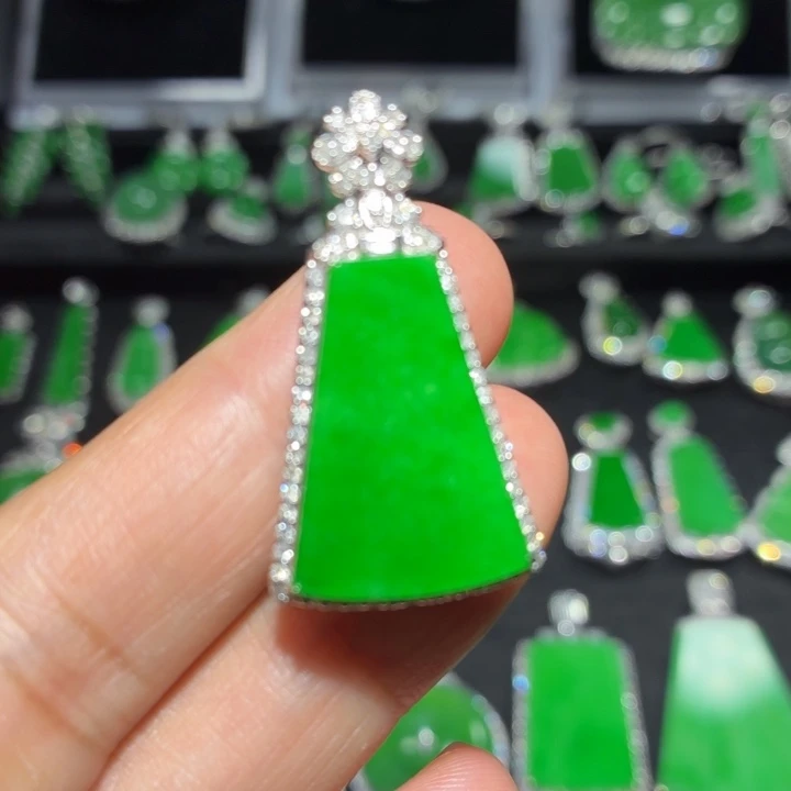 翡翠18K金镶嵌吊坠(不含链)