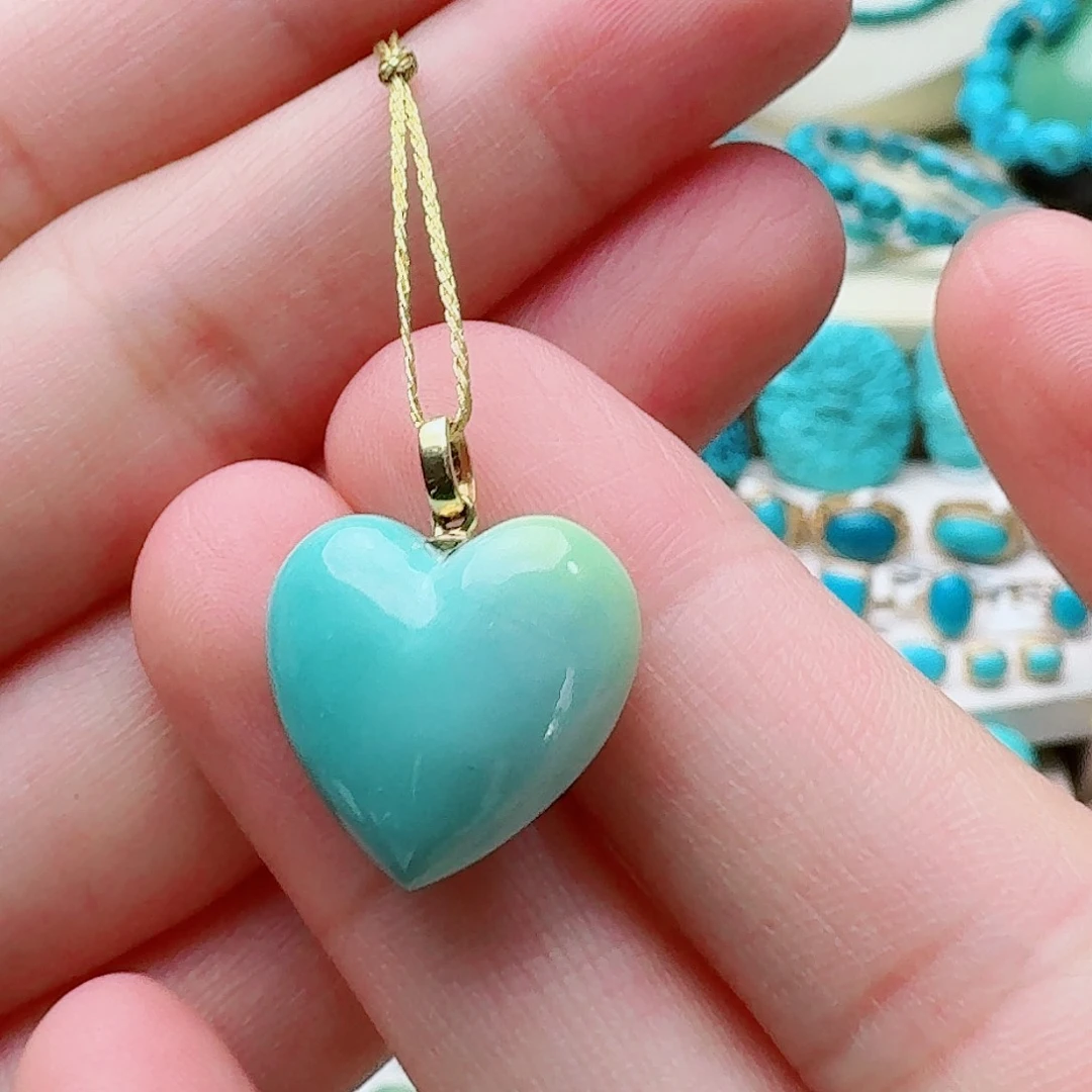 绿松石18K金镶嵌高瓷绿特色水波纹爱心吊坠