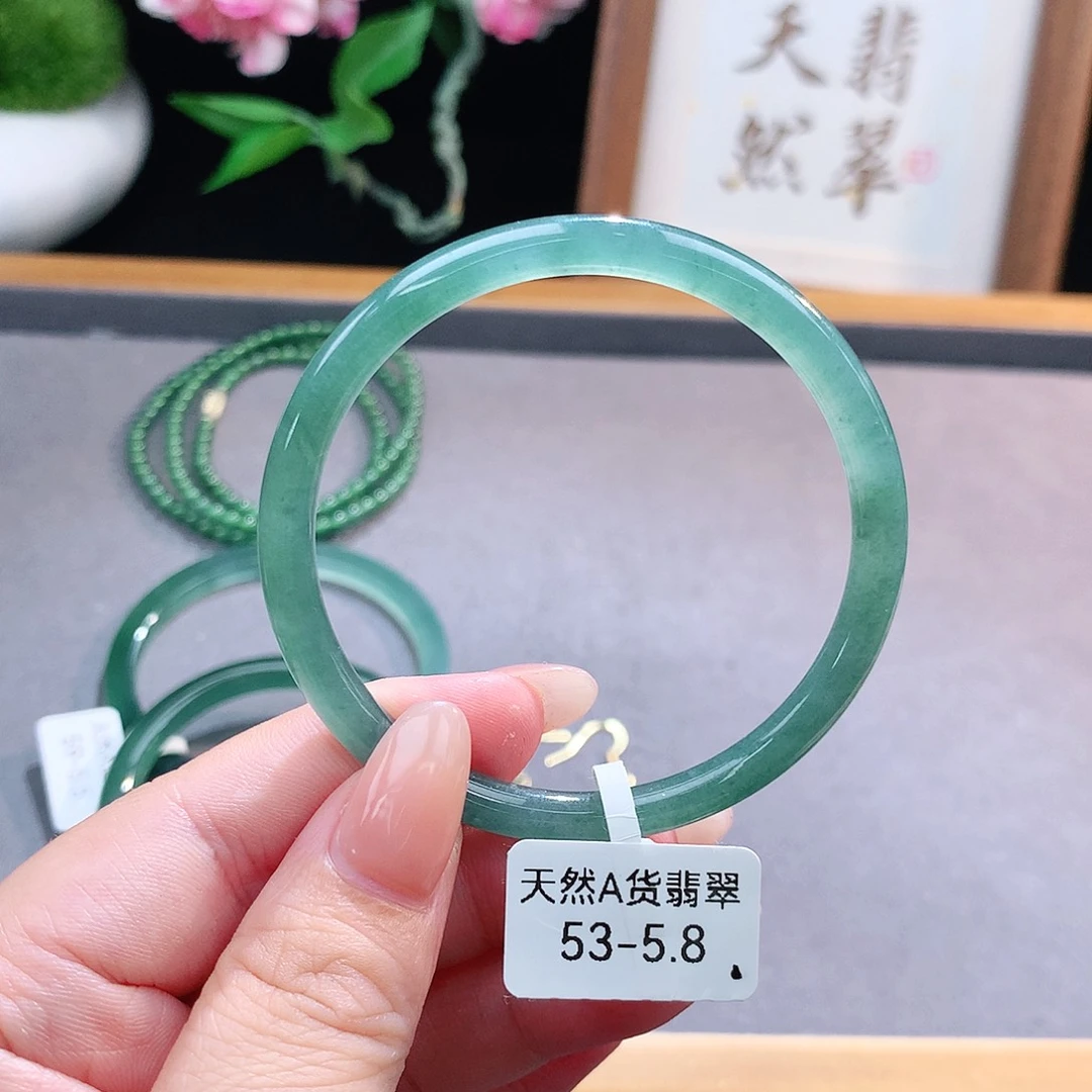 未镶嵌手镯（圆镯）翡翠