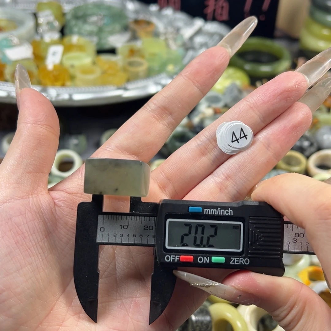 蛇纹石玉未镶嵌戒指