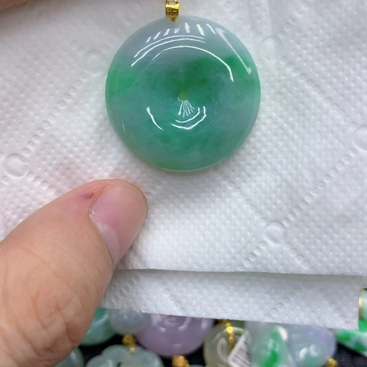 颈饰18K金镶嵌翡翠