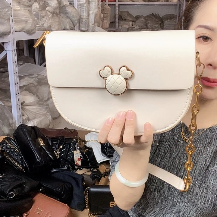 蚕丝小牛剖层皮革PU