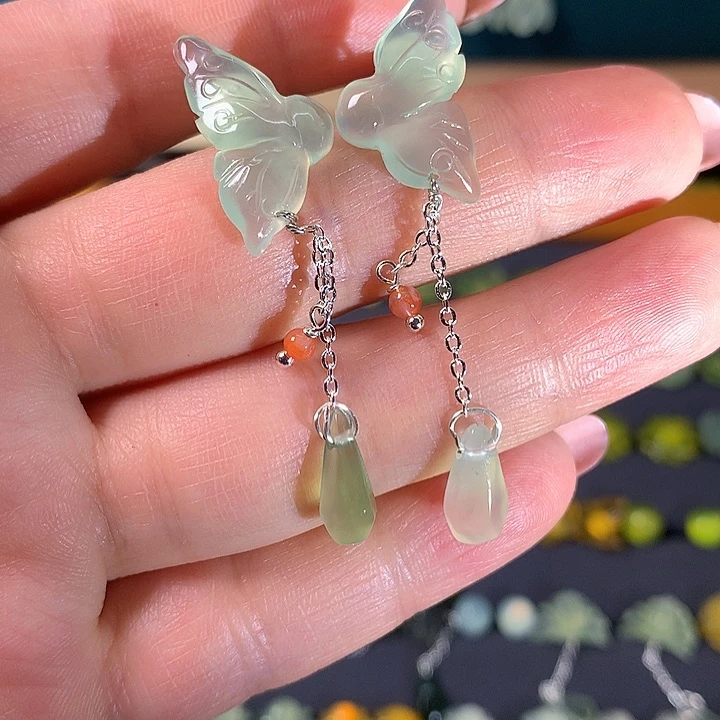 蛇纹石玉未镶嵌耳饰