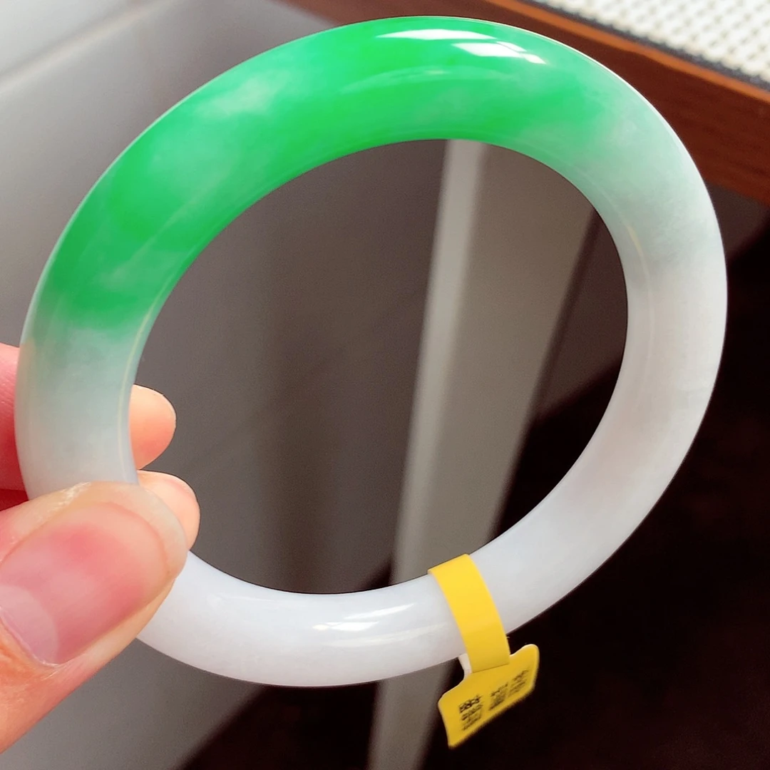 翡翠手镯未镶嵌缅甸翡翠