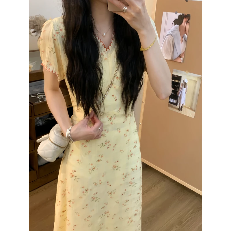 甜美纯欲气质v领蔷薇碎花显瘦小众设计感连衣裙8229#T