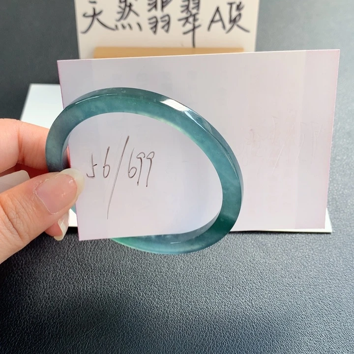 翡翠手镯未镶嵌天然翡翠