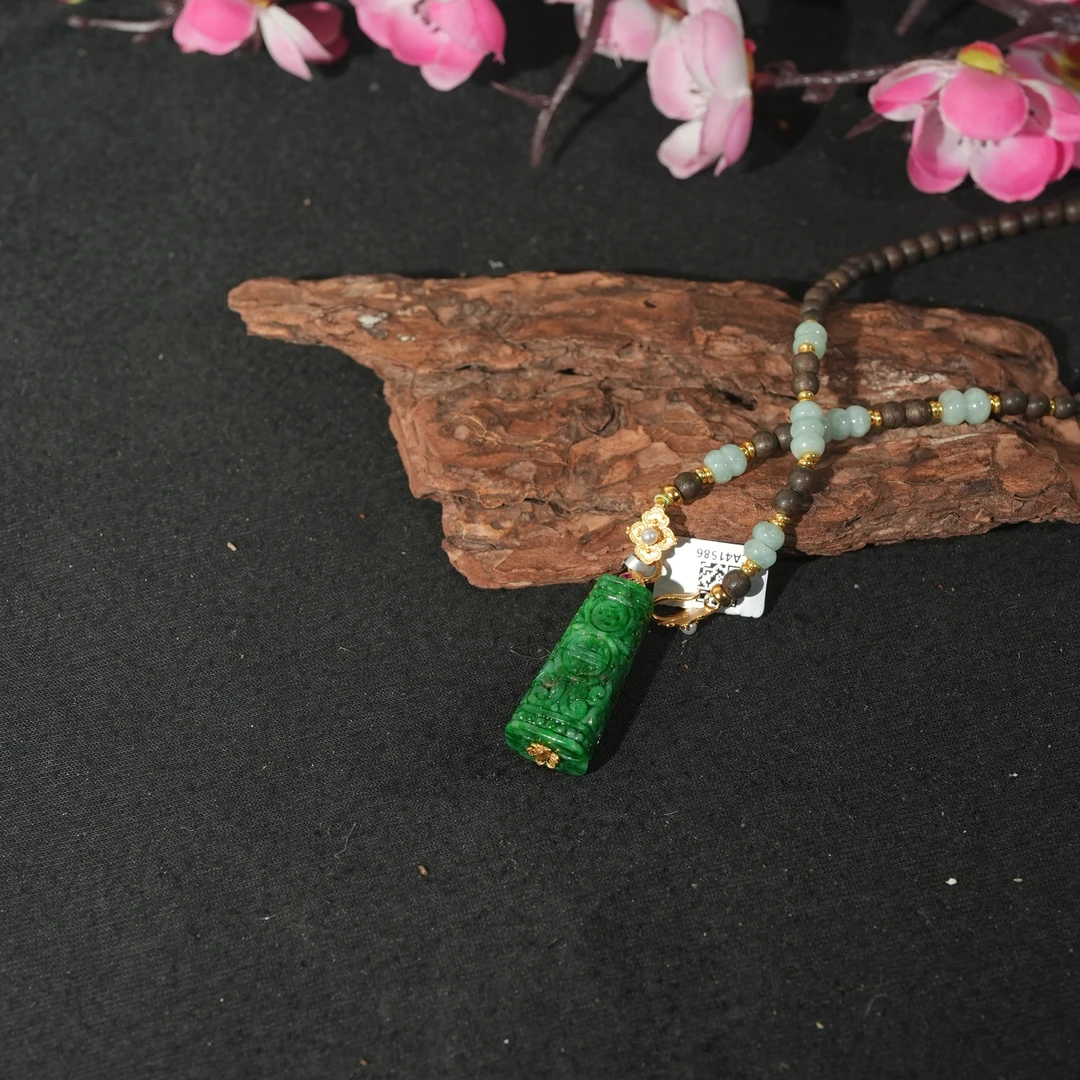 11.26香港王老板-翡翠吊坠1k213