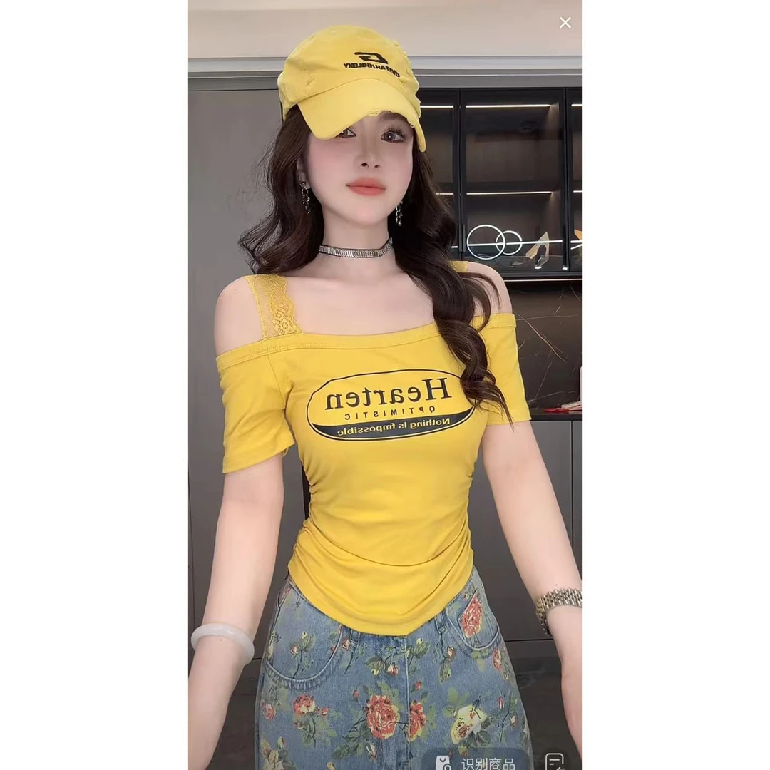 曼曼【蕾丝春曲】韩版纯欲显瘦拼接蕾丝肩带字母印花T恤