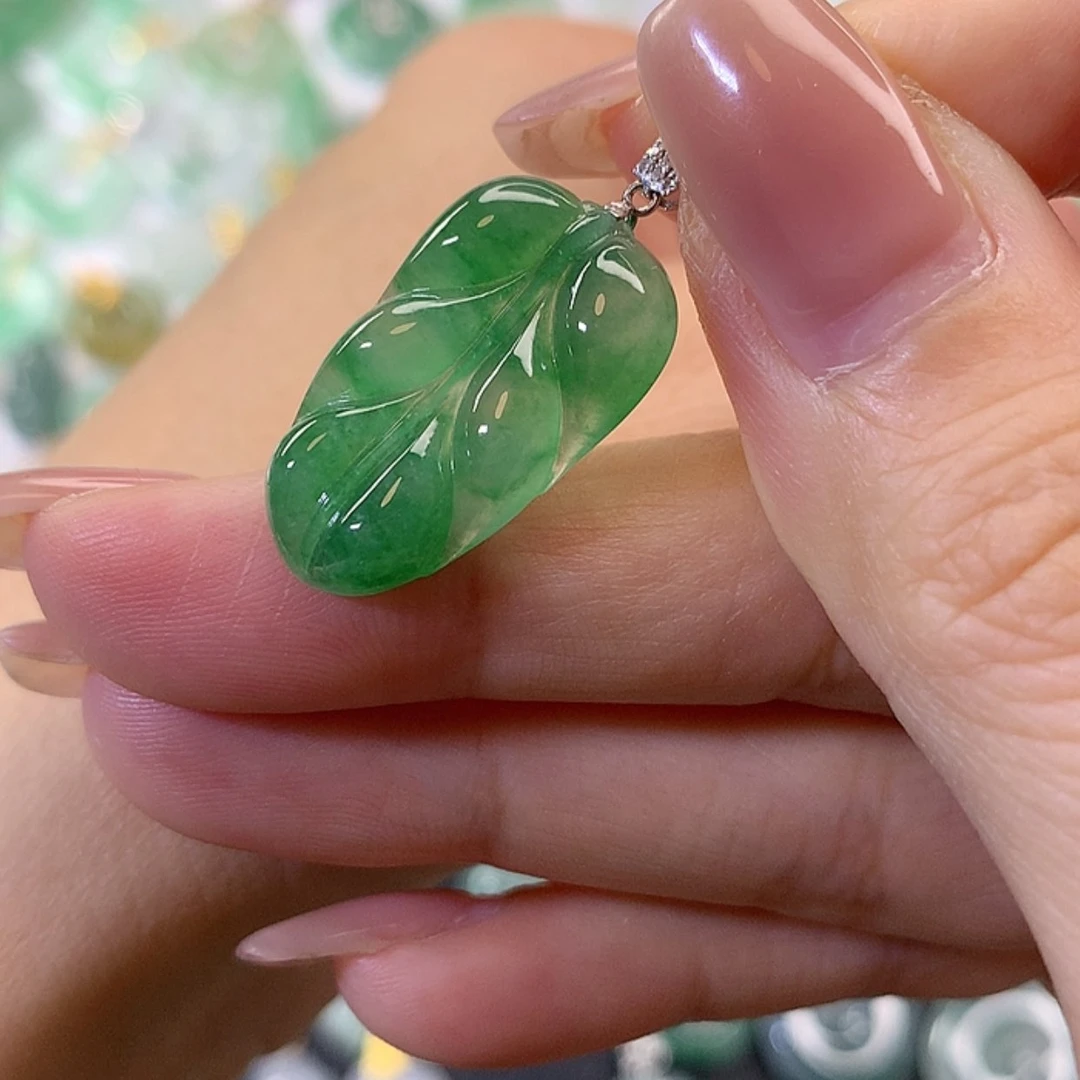 【闪购商品】翡翠吊坠(赠链)18K金镶嵌