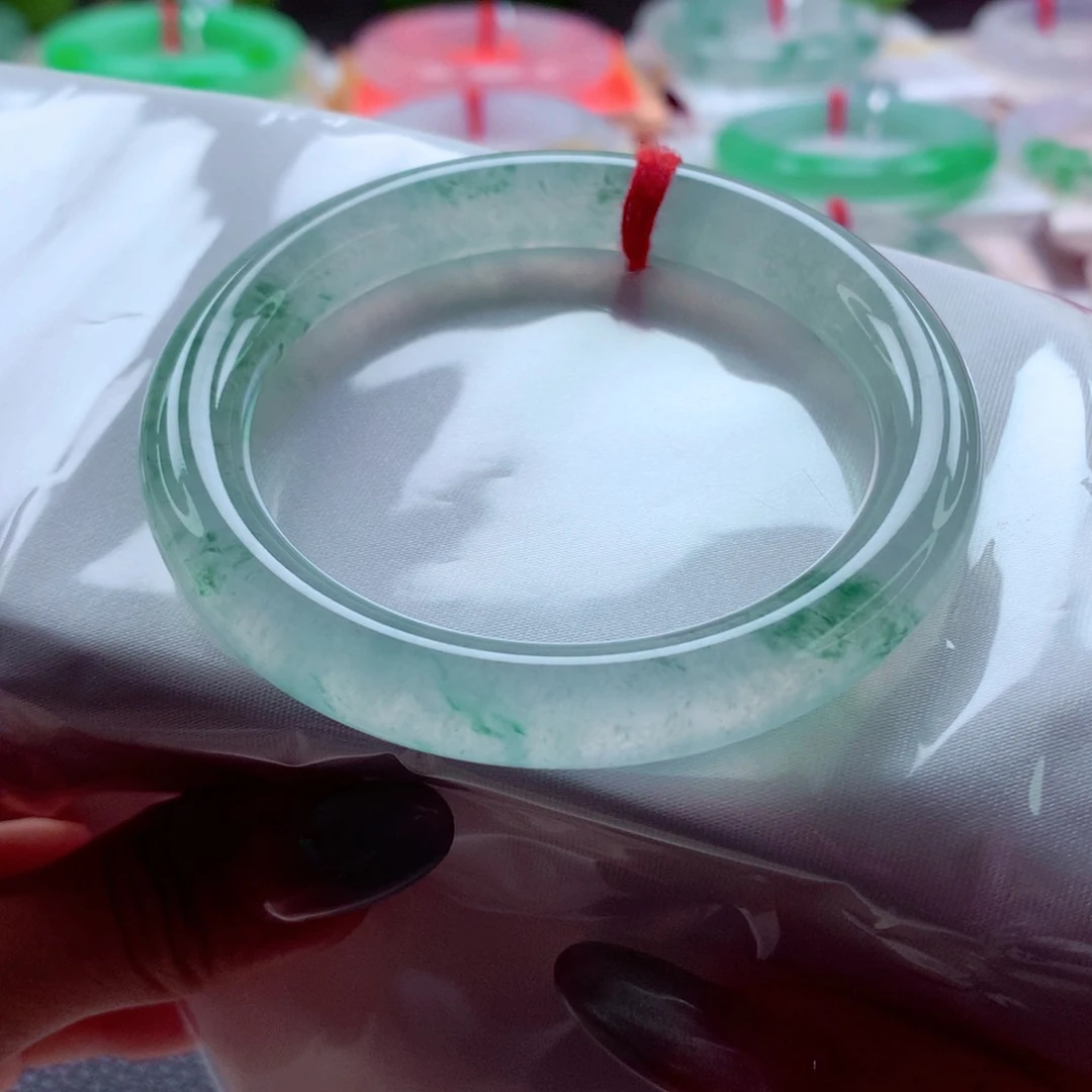 翡翠手镯未镶嵌52.8 炸光高冰种意境飘花 毕业 灵