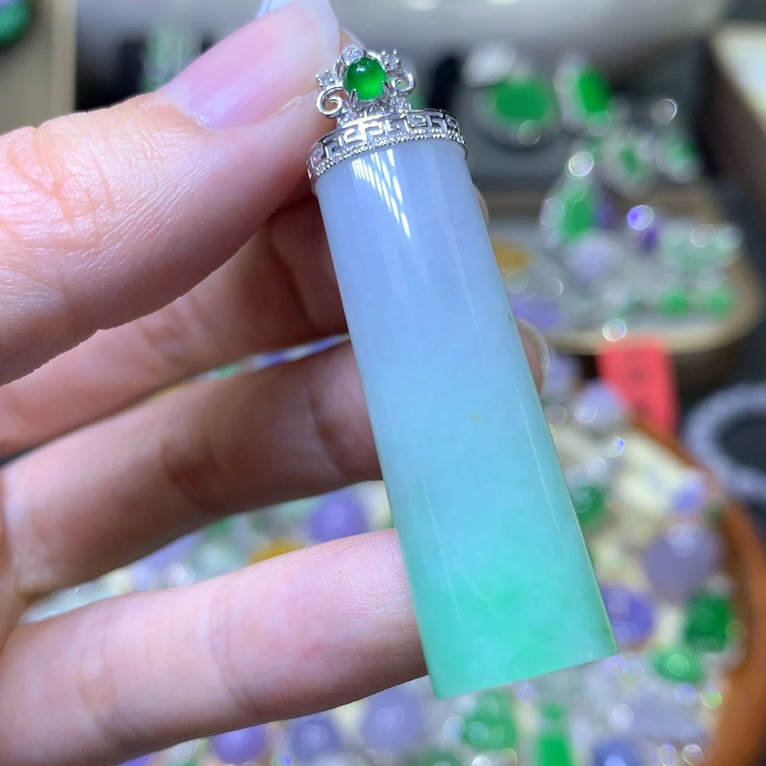 【闪购商品】翡翠颈饰18K金镶嵌翡翠吊坠项链