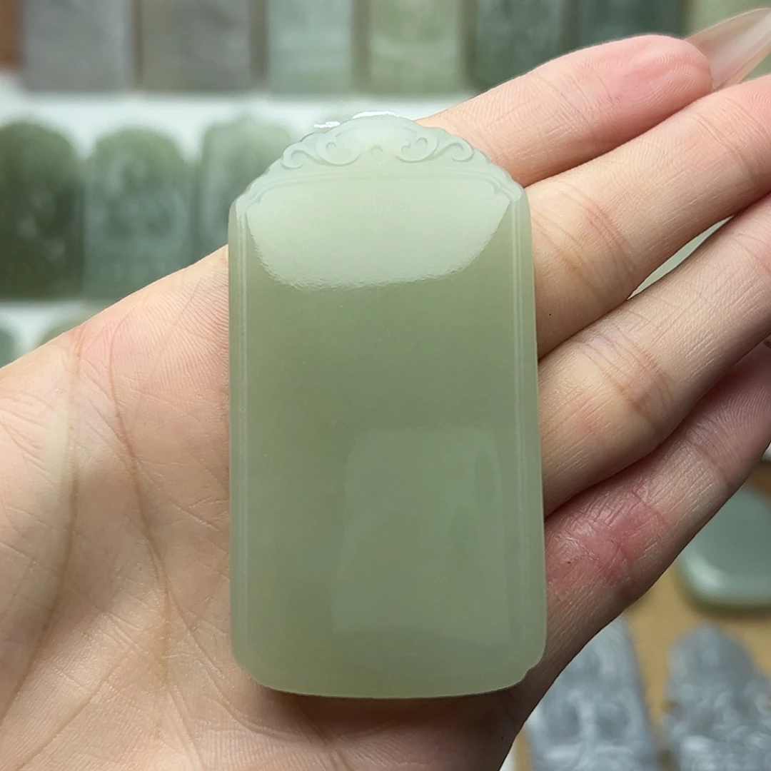 无***生和田玉未镶嵌颈饰