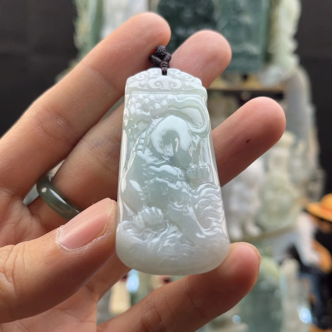 颈饰未镶嵌翡翠下山虎