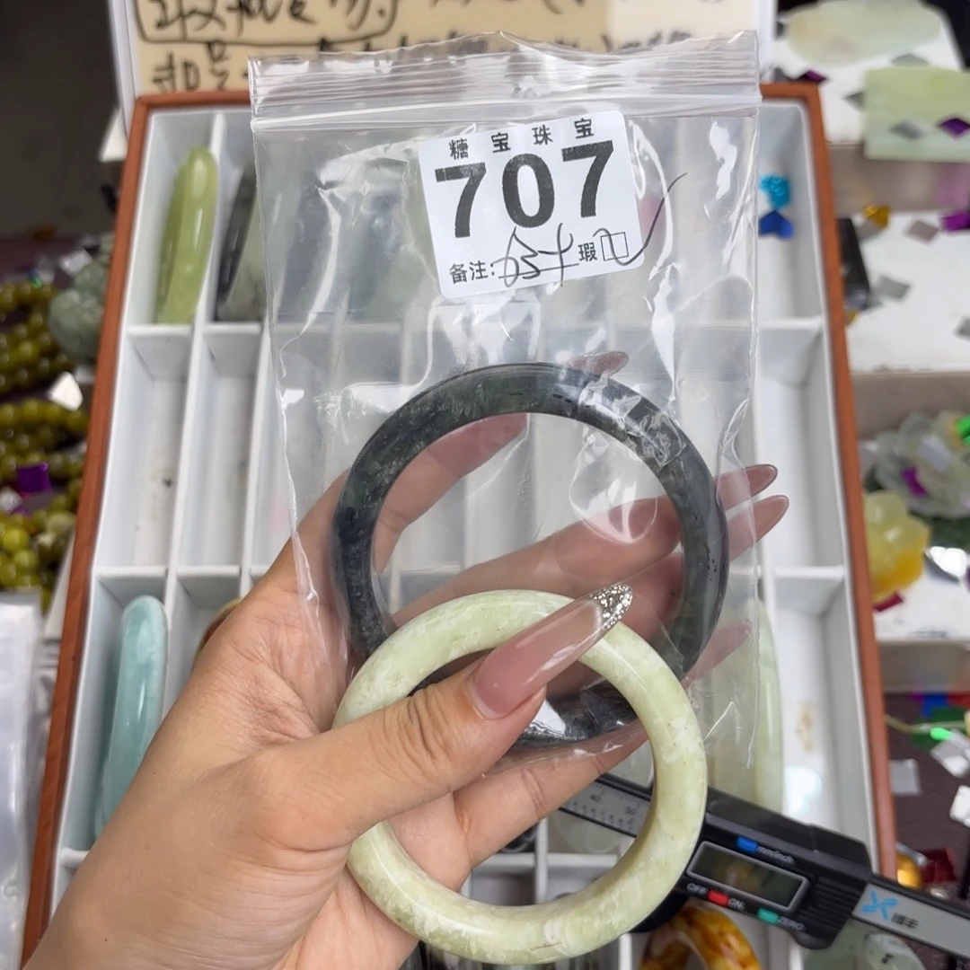 未镶嵌蛇纹石玉手镯憨***猪