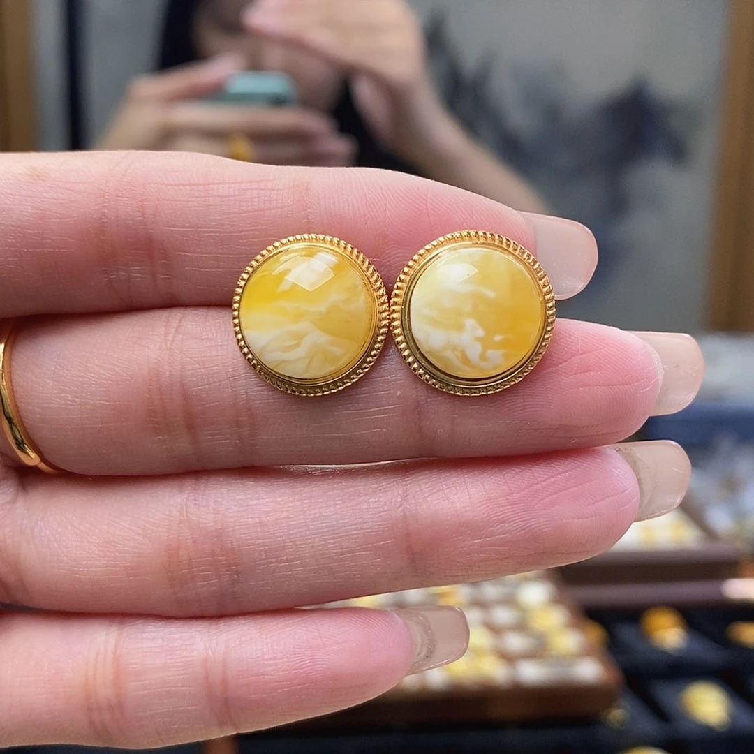 裸石琥珀未镶嵌成品