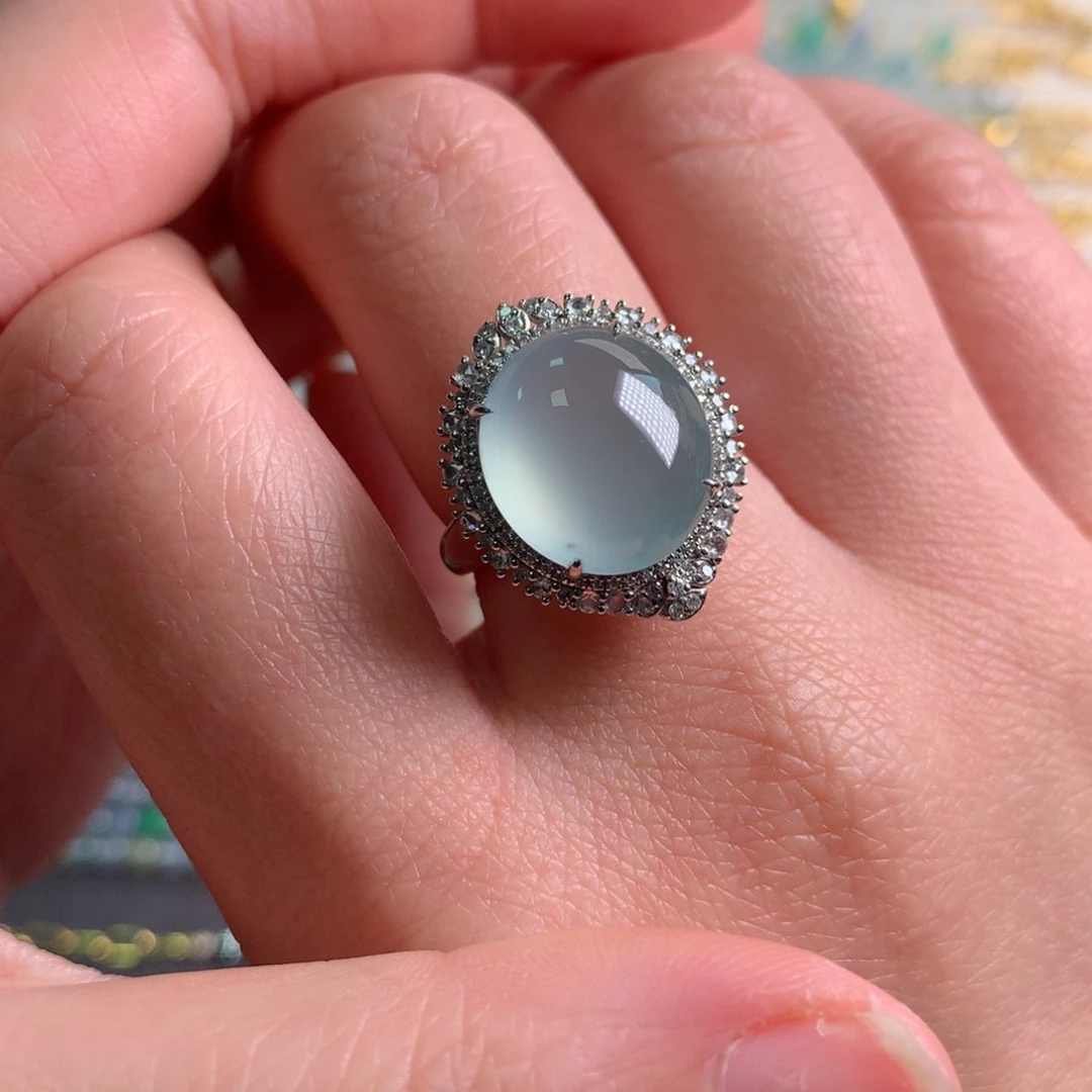 18K金镶嵌戒指翡翠戒指