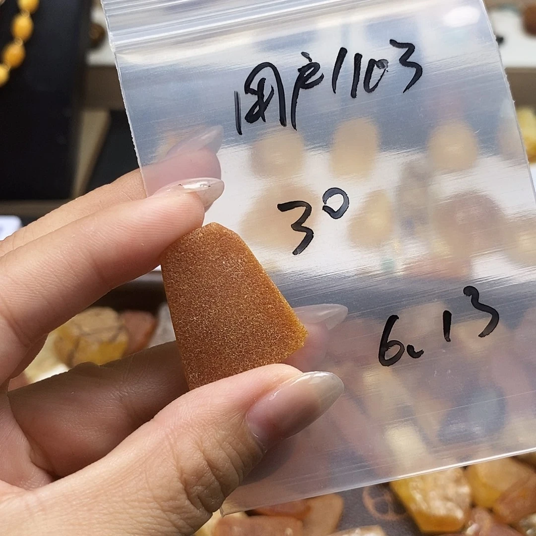 未镶嵌颈饰琥珀用****3
