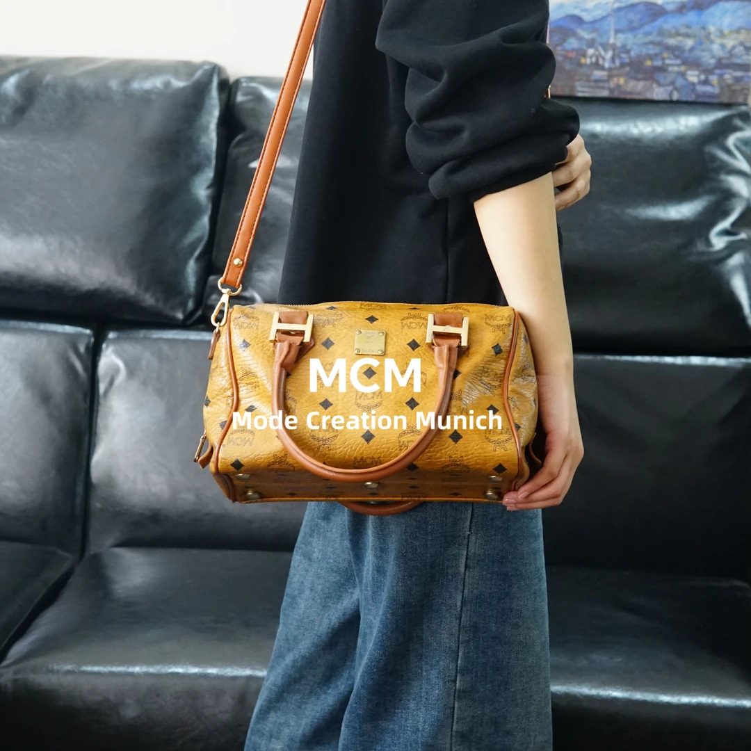 95新 MCM 干邑色斜挎包/WJ01412382/2382