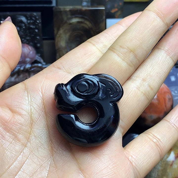 硅化玉未镶嵌吊坠(不含链)玉猪龙