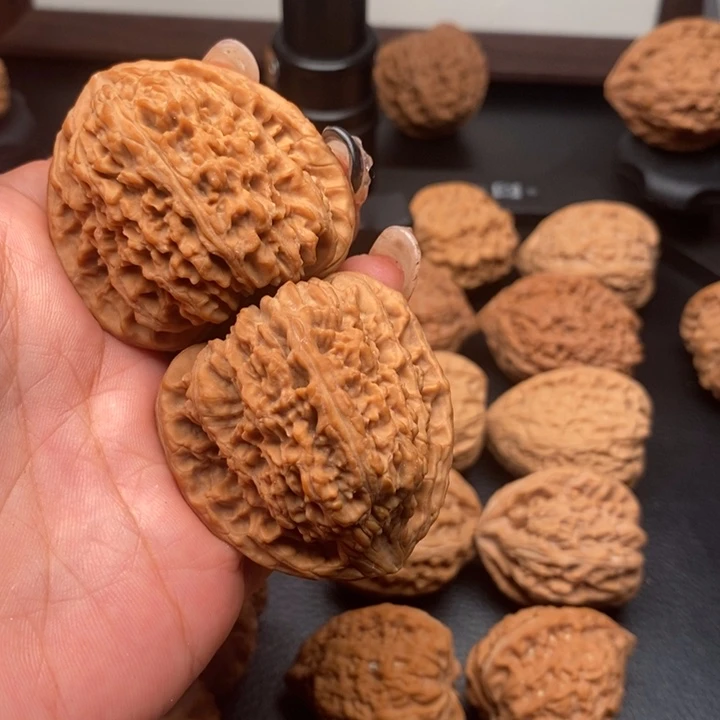 【闪购商品】海**育文玩核桃手把件南疆石