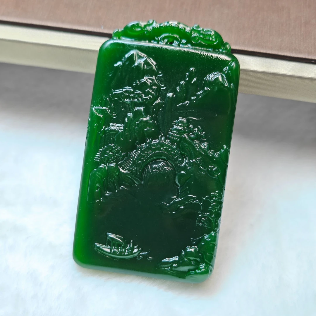 俄罗斯碧玉和田玉山水牌吊坠