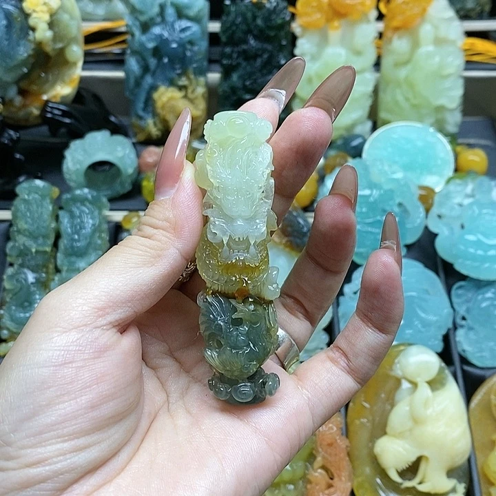 蛇纹石玉颈饰未镶嵌元****子