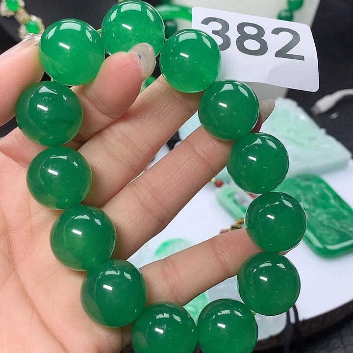 翡翠吊坠(赠链)未镶嵌