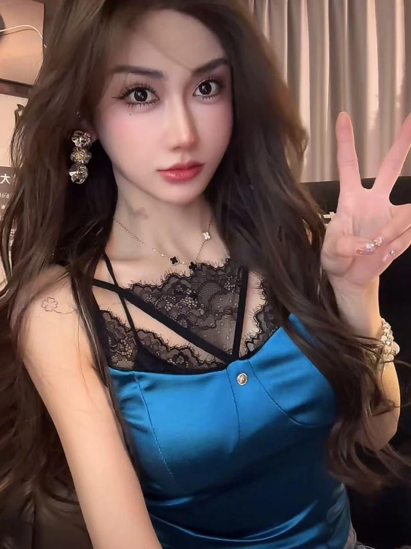 名媛风贵气感缎面蕾丝设计感甜辣吊带小心机上衣