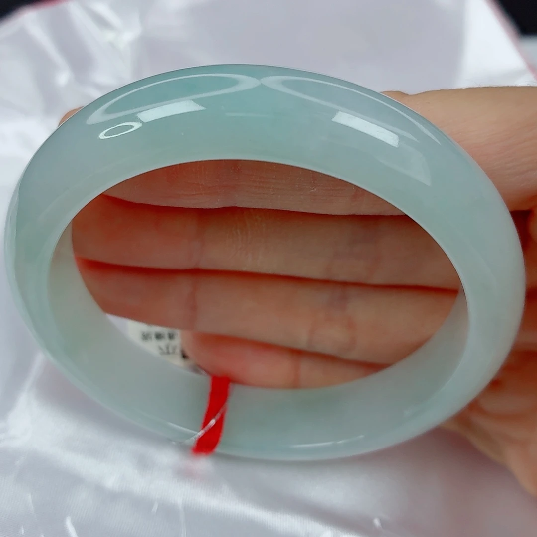 翡翠未镶嵌手镯57.3正圈，淡淡蓝胶润细腻，07