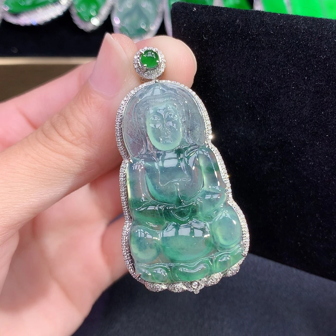 翡翠18K金镶嵌颈饰