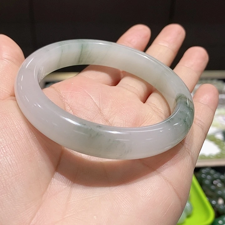 颈饰未镶嵌石英质玉