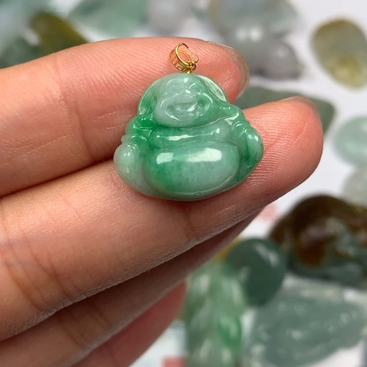 翡翠未镶嵌颈饰咪*陈翡翠