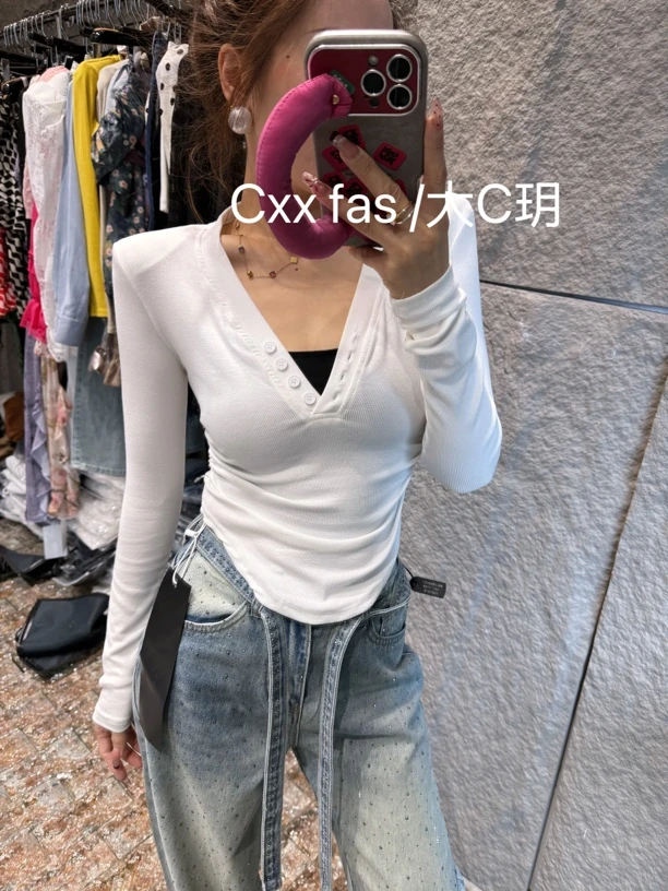 【CXX】1030早春款大V扣子修身打底上衣