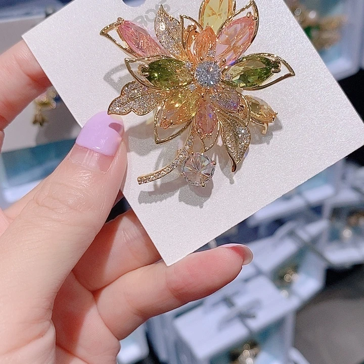 锆石铜合金彩色花朵胸针