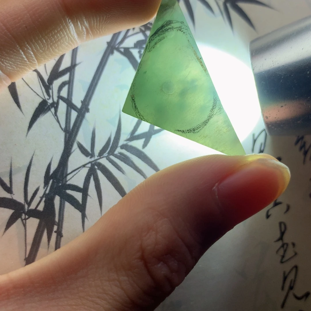 翡翠裸石翡翠吊坠