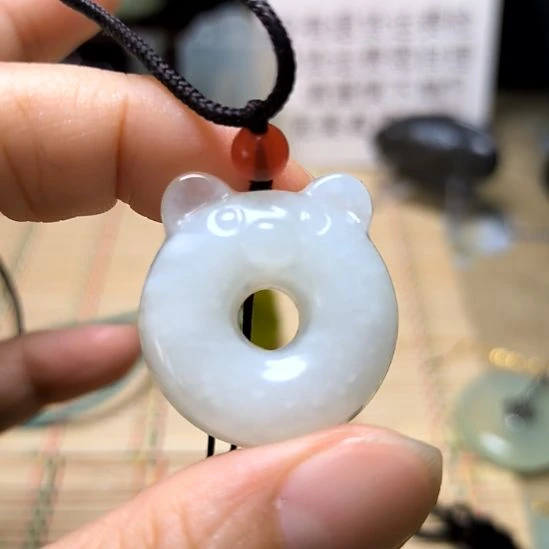 【***儿蛇纹石玉未镶嵌颈饰