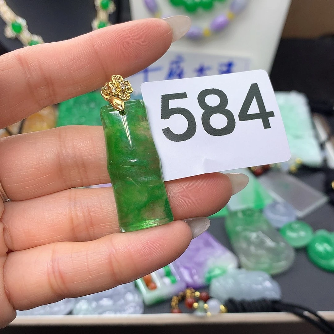 翡翠颈饰未镶嵌翡翠