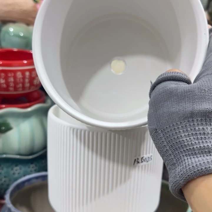 凑9块包邮，有孔，陶瓷花盆