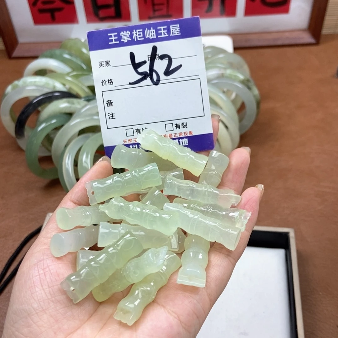 岫玉吊坠吊坠未镶嵌多样性，发一个