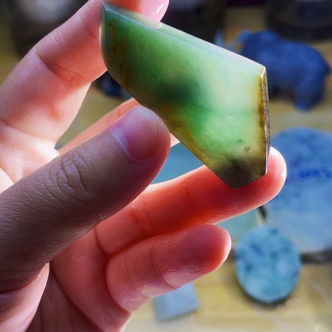 翡翠未镶嵌颈饰毛料21