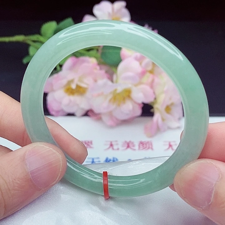 翡翠手镯未镶嵌55圈