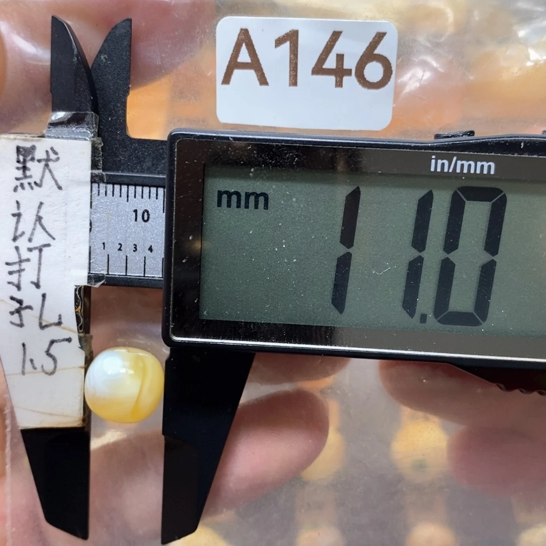 蜜蜡未镶嵌裸石带漆白眼睛