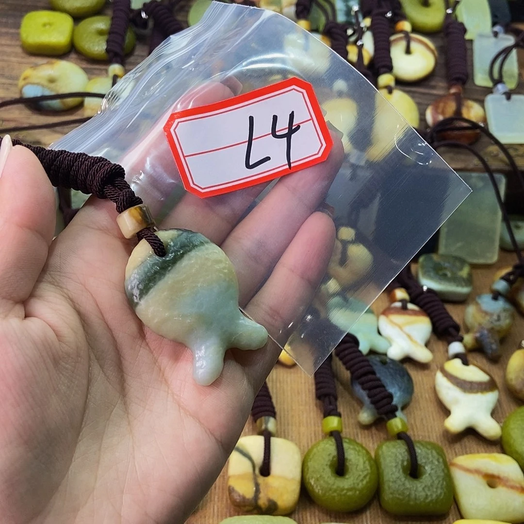 未镶嵌蛇纹石玉挂件哟*