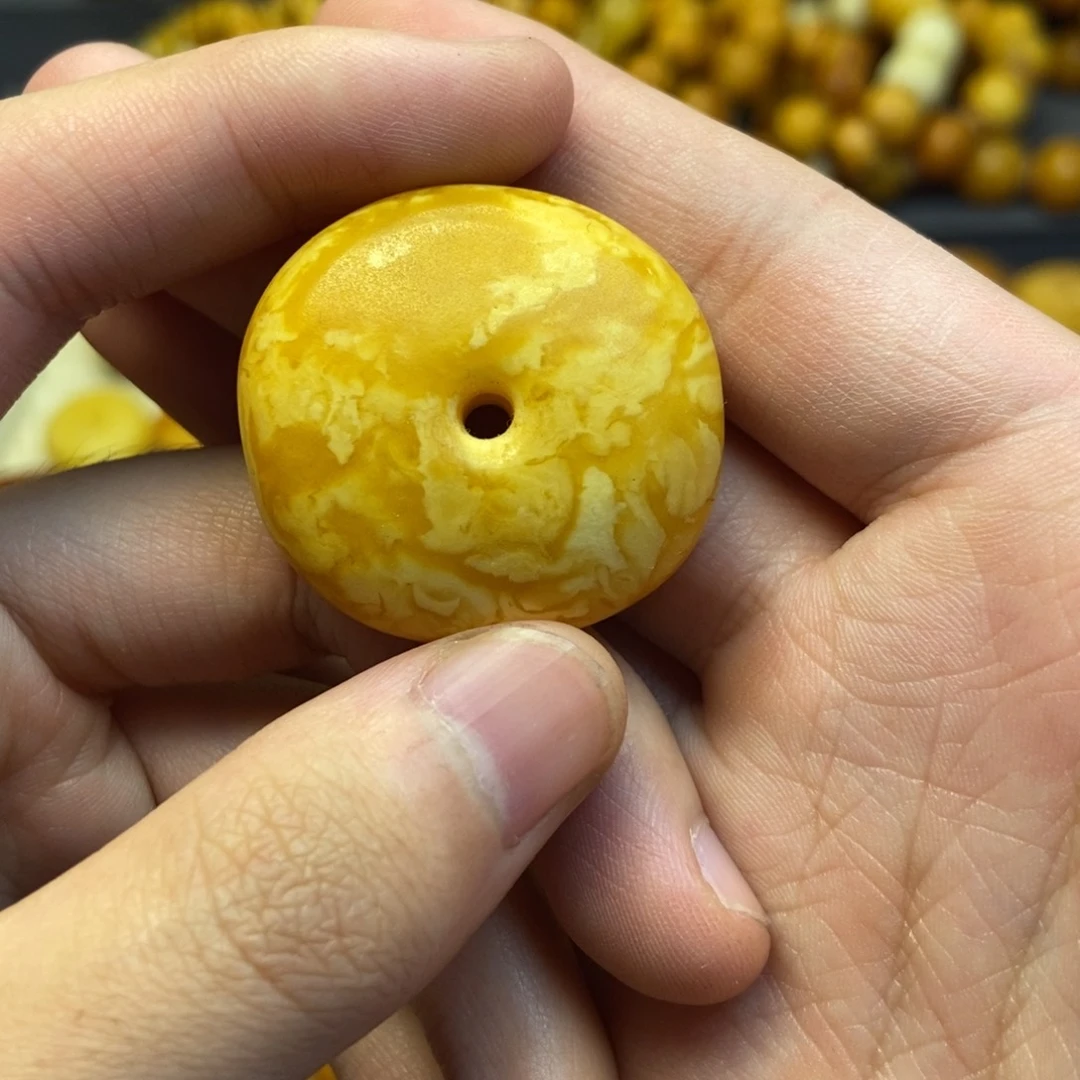 蜜蜡未镶嵌珠宝奇石