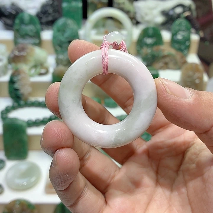 独山玉未镶嵌颈饰