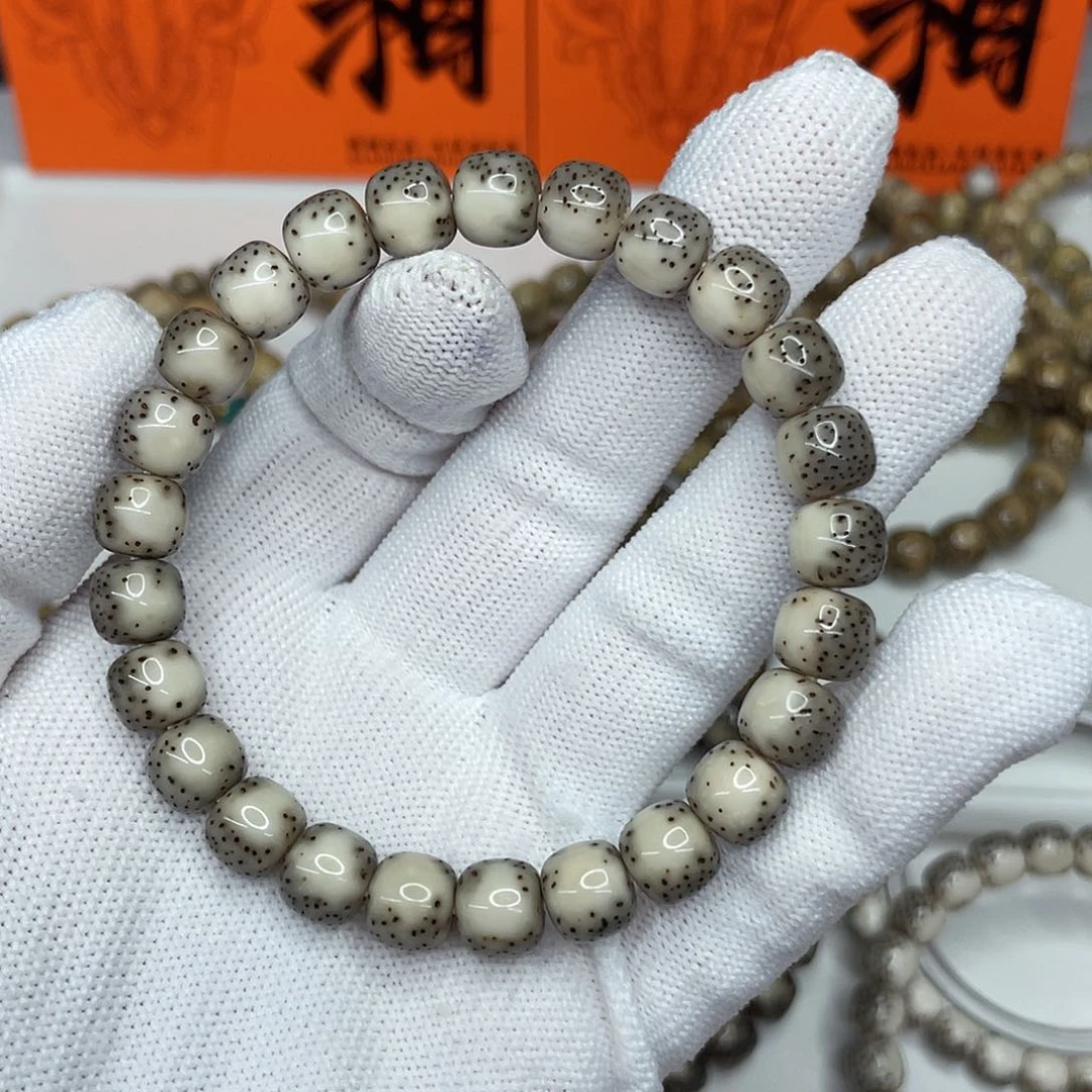 星月菩提手串40。9/8绿背糯冰河豚