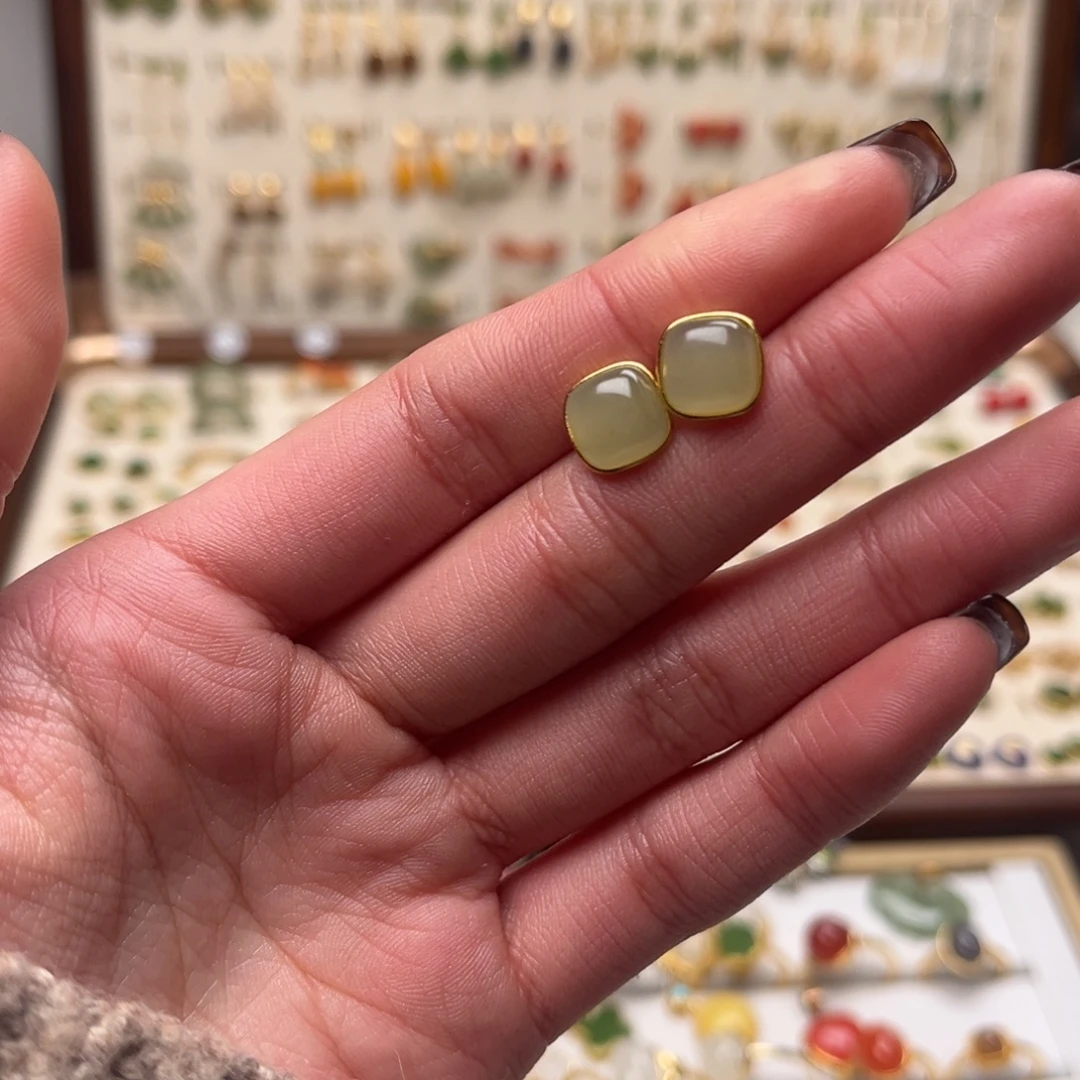 和田玉未镶嵌耳饰